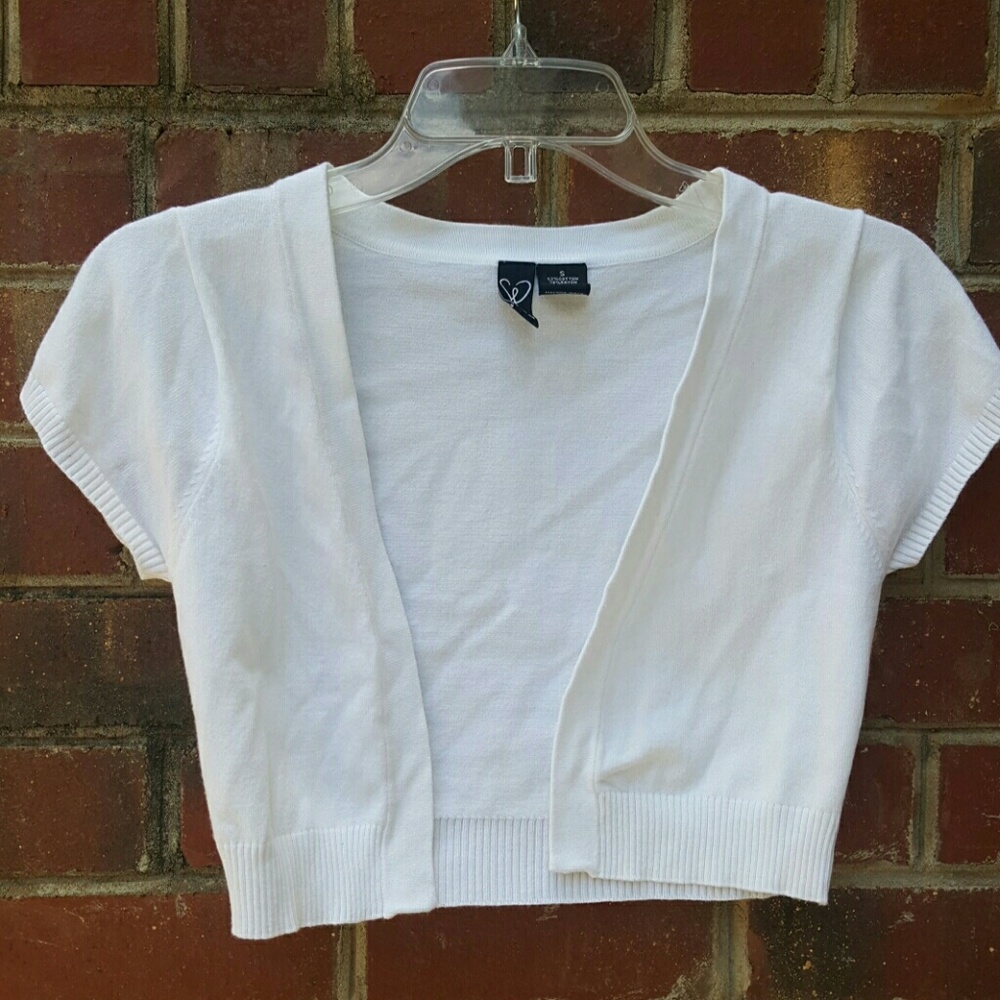 White short sleeve Sweater/bolero